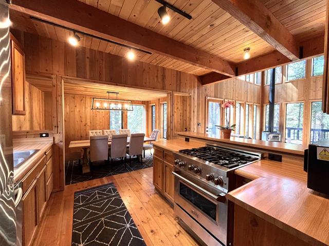 Lake Almanor West, California, 96920, United States, 5 Bedrooms Bedrooms, ,3 BathroomsBathrooms,Residential,For Sale,1949683