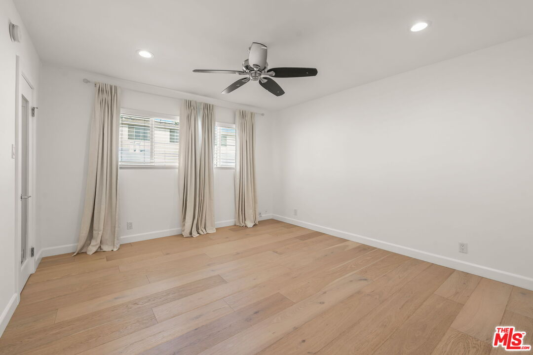 Los Angeles, California, 90046, United States, 3 Bedrooms Bedrooms, ,3 BathroomsBathrooms,Residential,For Sale,1989732