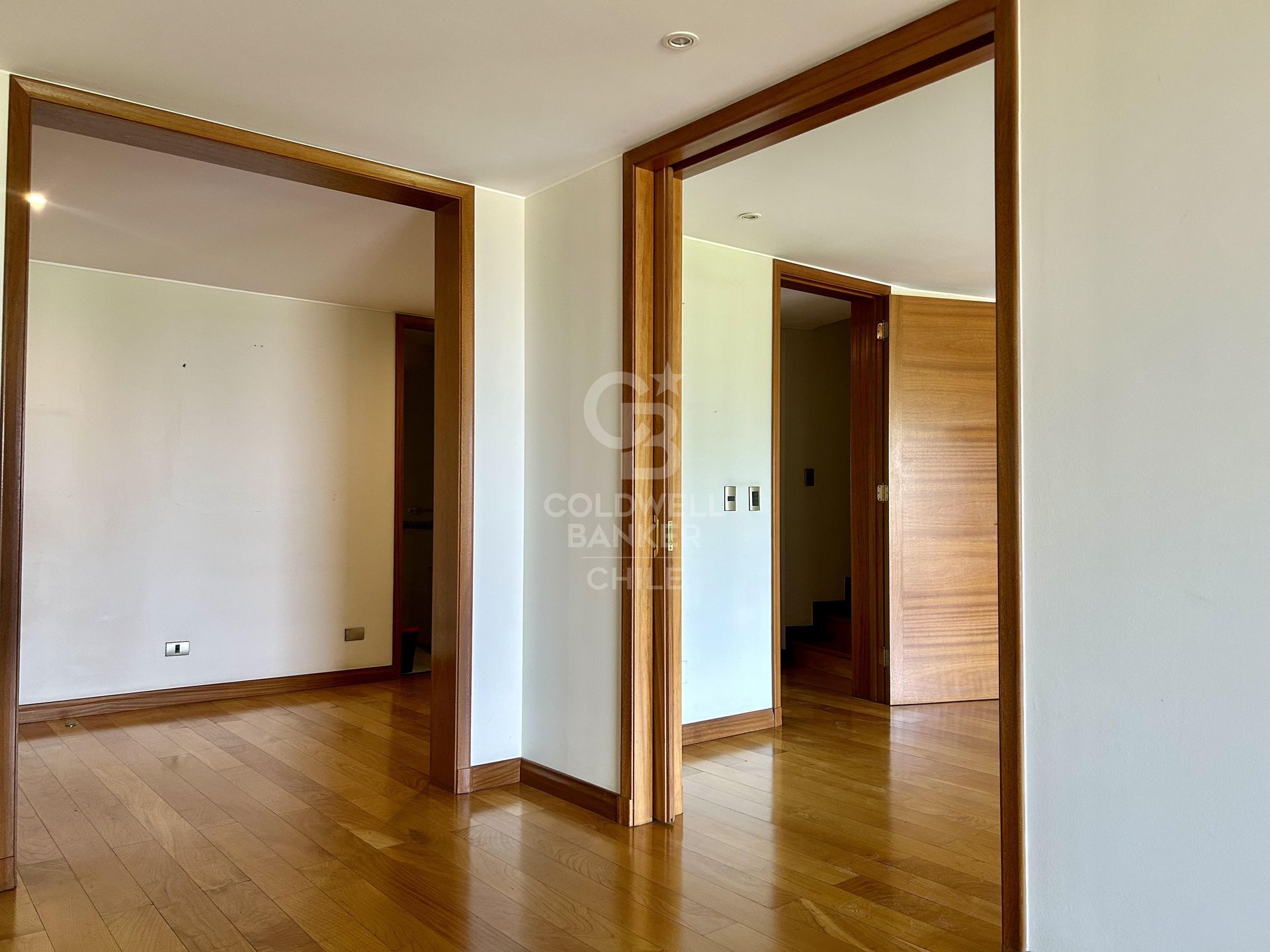Vitacura, Chile, 5 Bedrooms Bedrooms, ,4 BathroomsBathrooms,Residential,For Sale,1966854