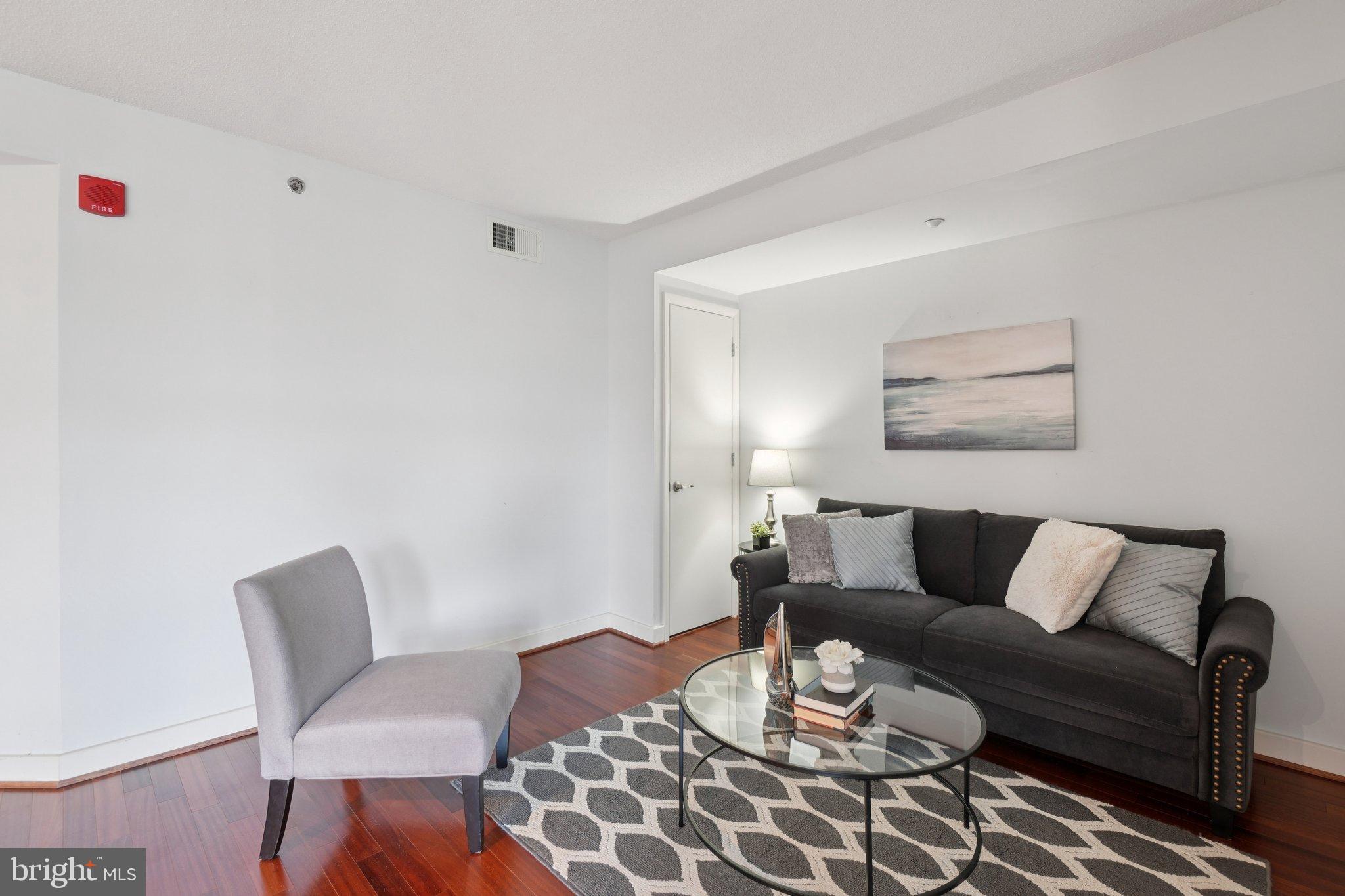 Washington, District of Columbia, 20005, United States, 2 Bedrooms Bedrooms, ,2 BathroomsBathrooms,Residential,For Sale,1976159