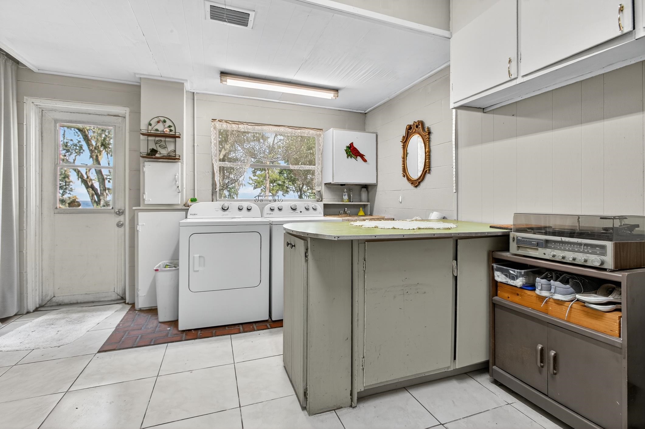 Crescent City, Florida, 32112, United States, 5 Bedrooms Bedrooms, ,3 BathroomsBathrooms,Residential,For Sale,1981097