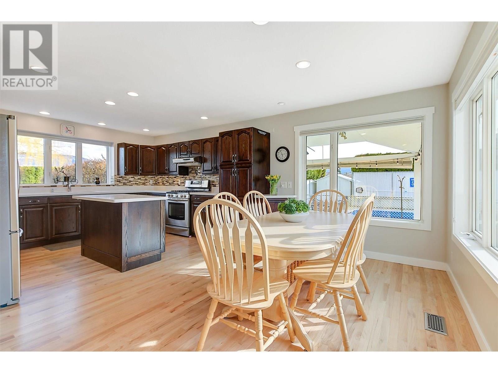 KELOWNA, British Columbia, V1V 2G6, CA, 5 Bedrooms Bedrooms, ,4 BathroomsBathrooms,Residential,For Sale,1838438