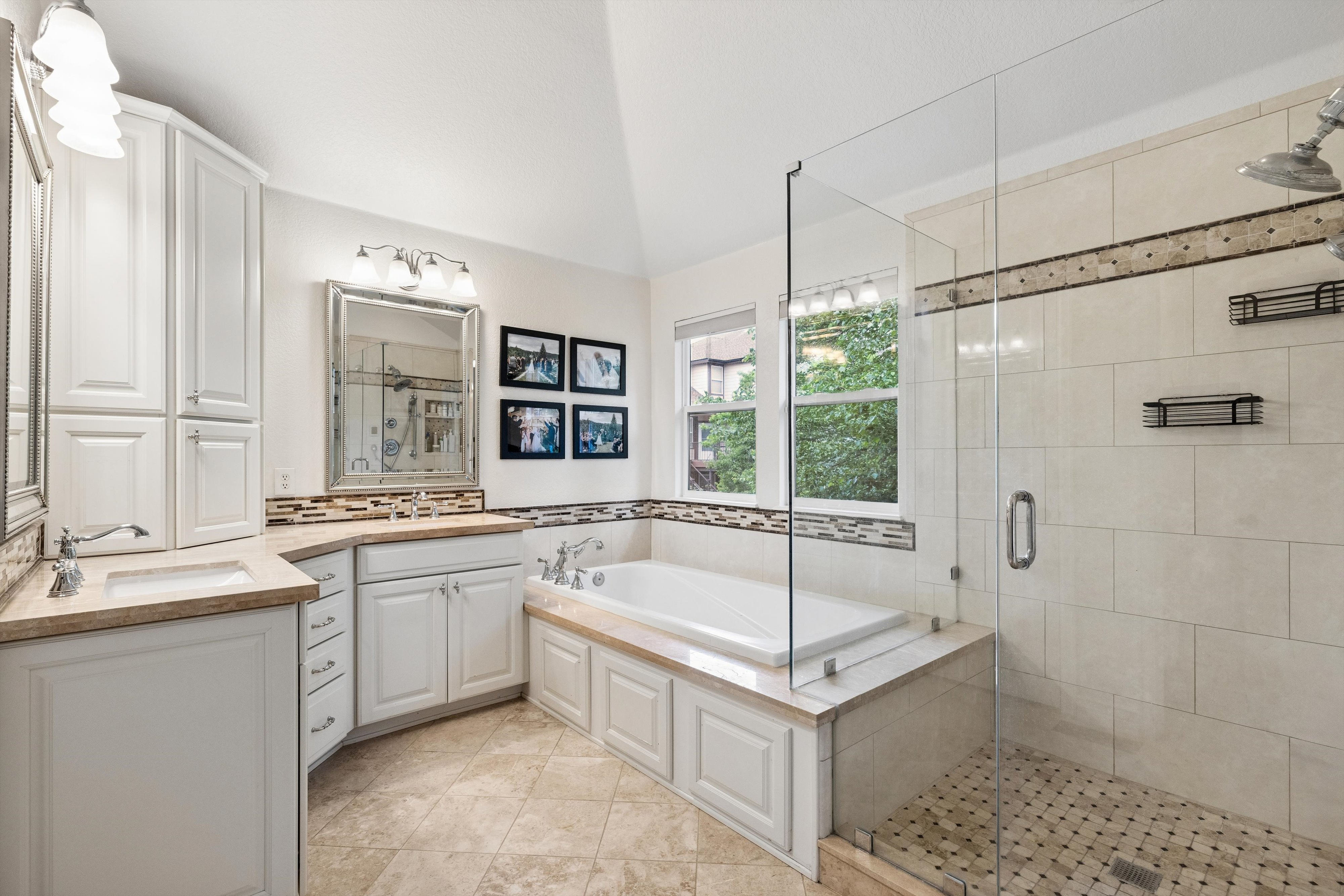  Cherry Creek Schools Home: Wolf Kitchen, Spa Suite & Backyard Golf Simulator - 物件實景