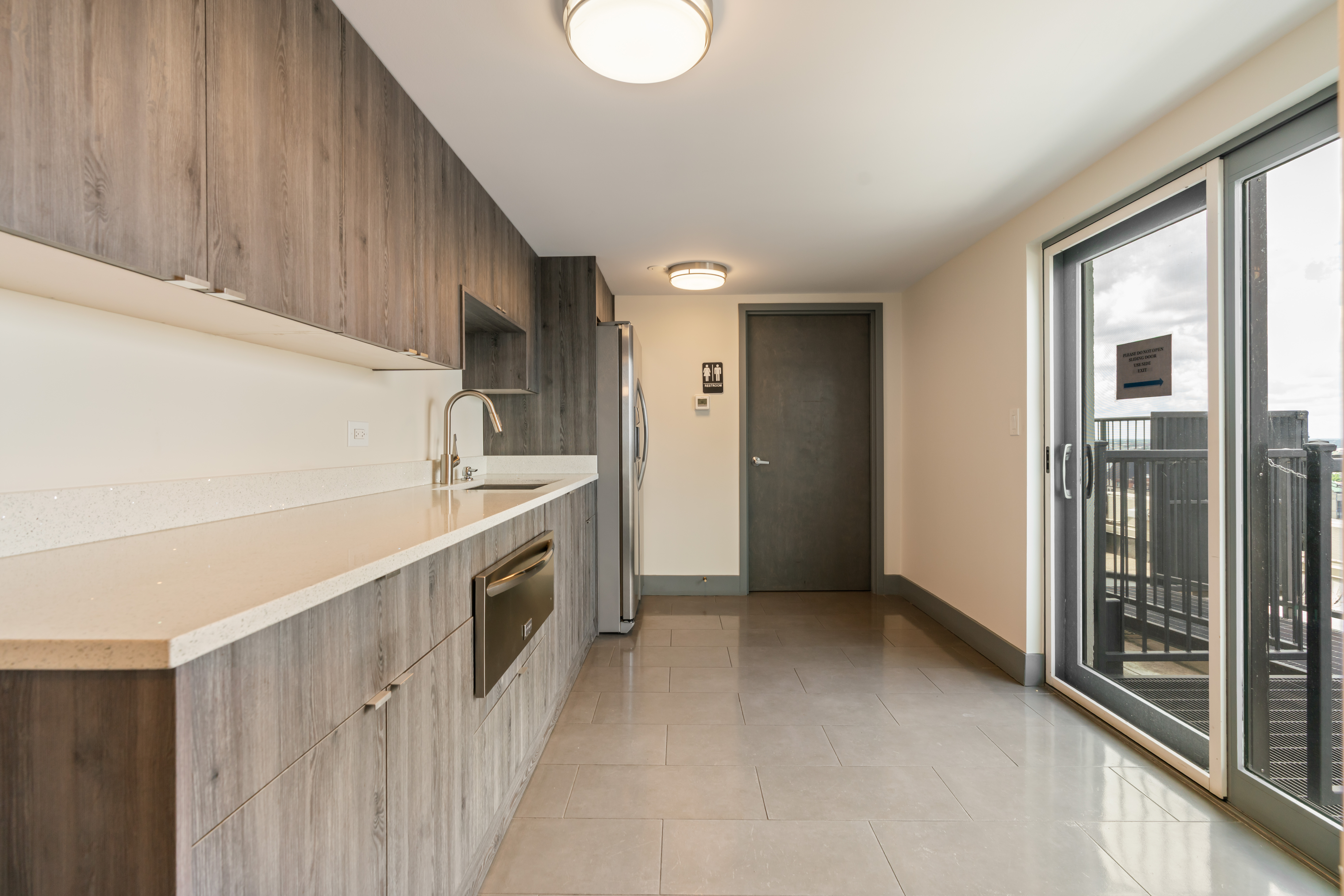  Fully Renovated Condo in the Gold Coast - 物件實景