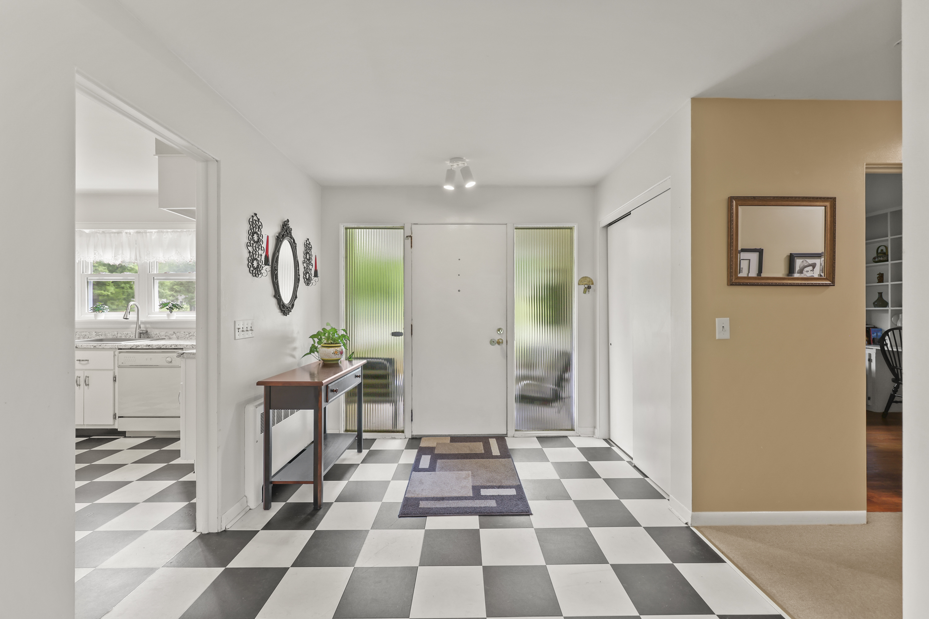  Immaculate 4 Bed Ranch with 3-Season Porch near Lake Onota - 物件實景