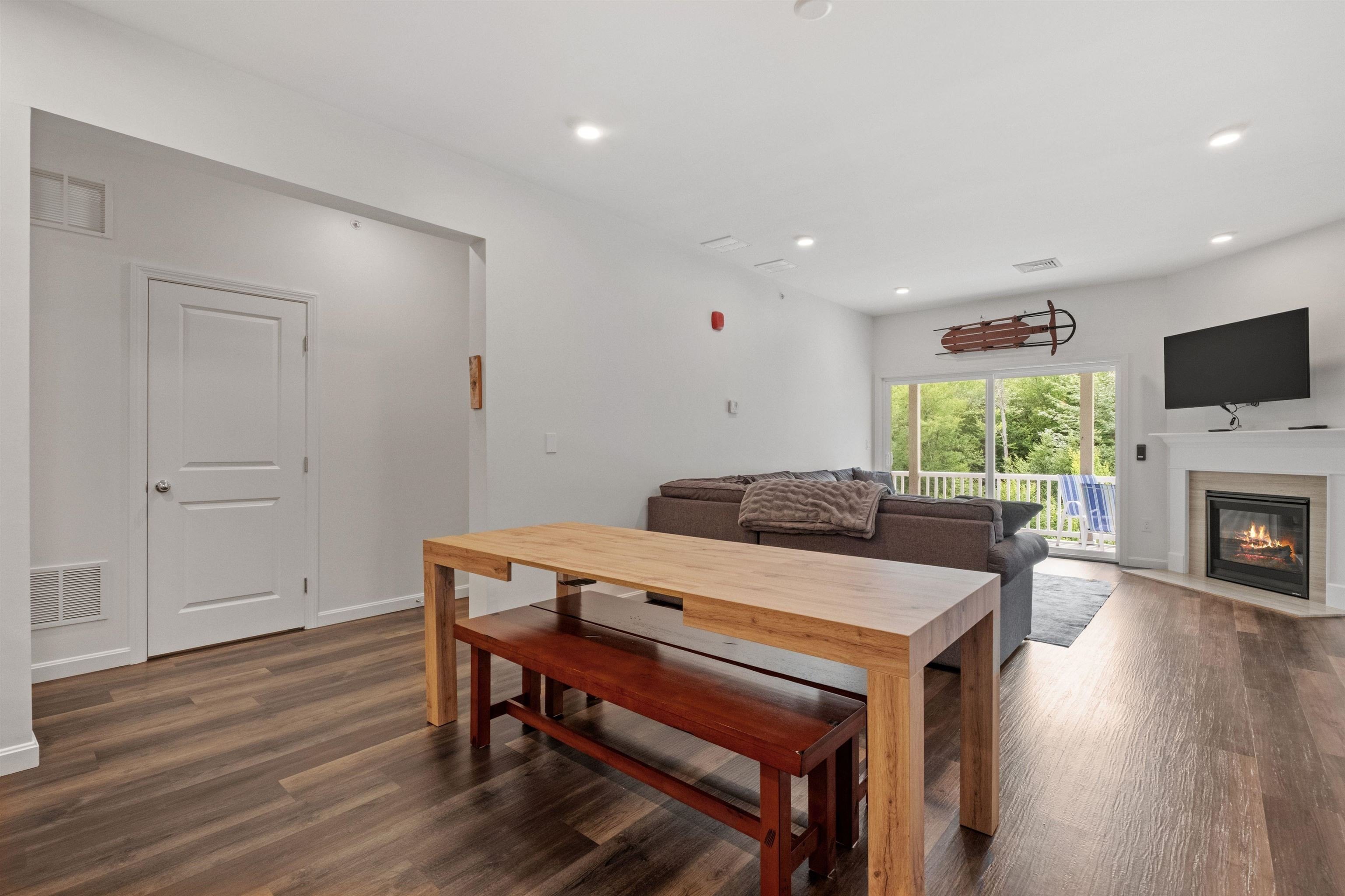 Lincoln, New Hampshire, 03251, United States, 3 Bedrooms Bedrooms, ,2 BathroomsBathrooms,Residential,For Sale,1900633