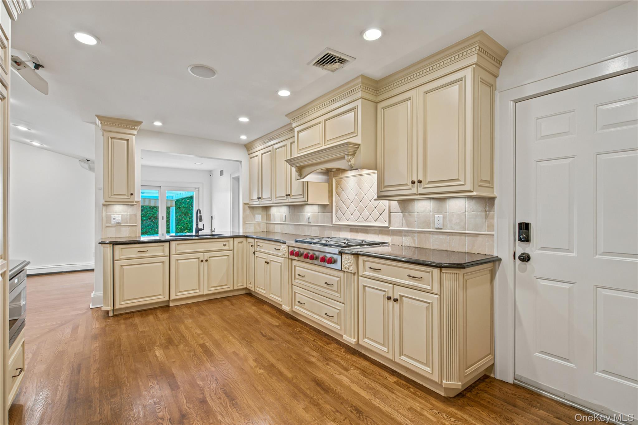  118 4th Street, Garden City, NY, 11530 - 物件實景
