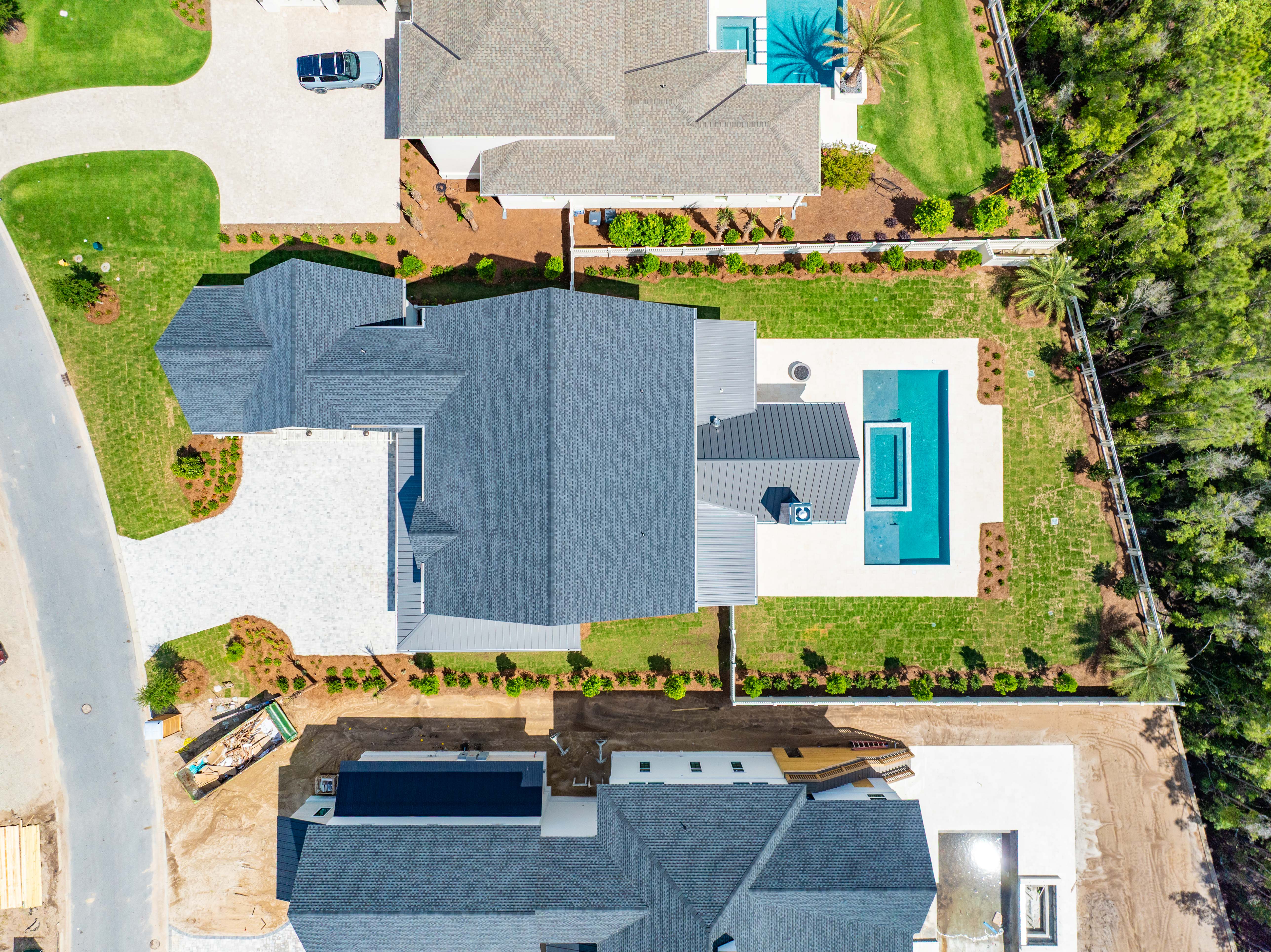  Backyard Oasis with 15x40 Pool, 7x16 Spa, Firepit and Spacious Porch - 物件實景