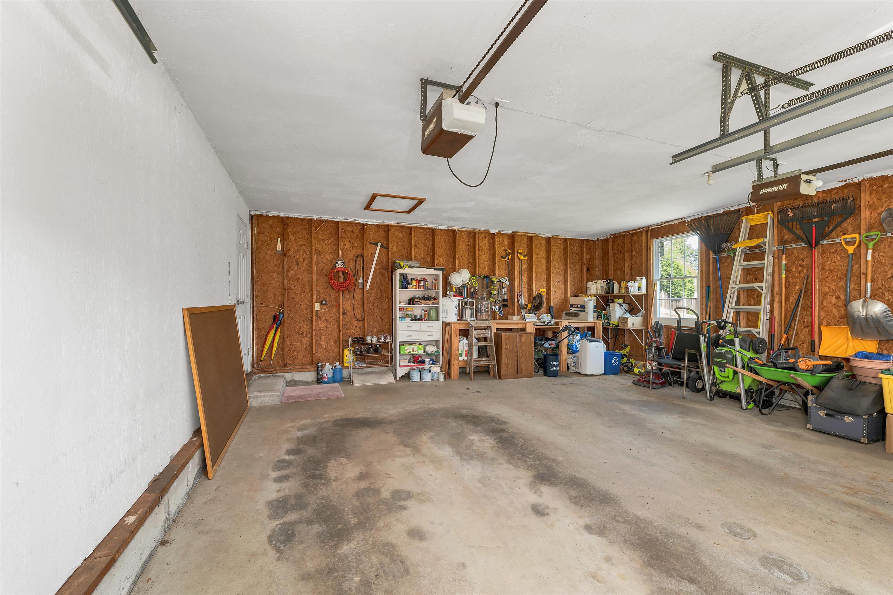 Nashua, New Hampshire, 03064, United States, 4 Bedrooms Bedrooms, ,3 BathroomsBathrooms,Residential,For Sale,1925395