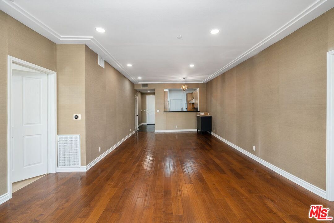 West Hollywood, California, 90048, United States, 2 Bedrooms Bedrooms, ,3 BathroomsBathrooms,Residential,For Sale,1762053