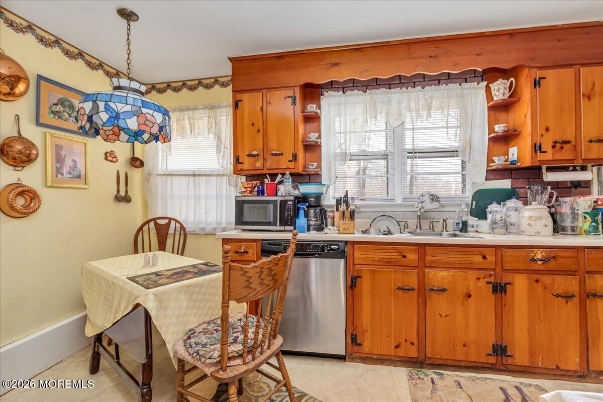 Aberdeen, New Jersey, 07747, United States, 3 Bedrooms Bedrooms, ,2 BathroomsBathrooms,Residential,For Sale,2038481