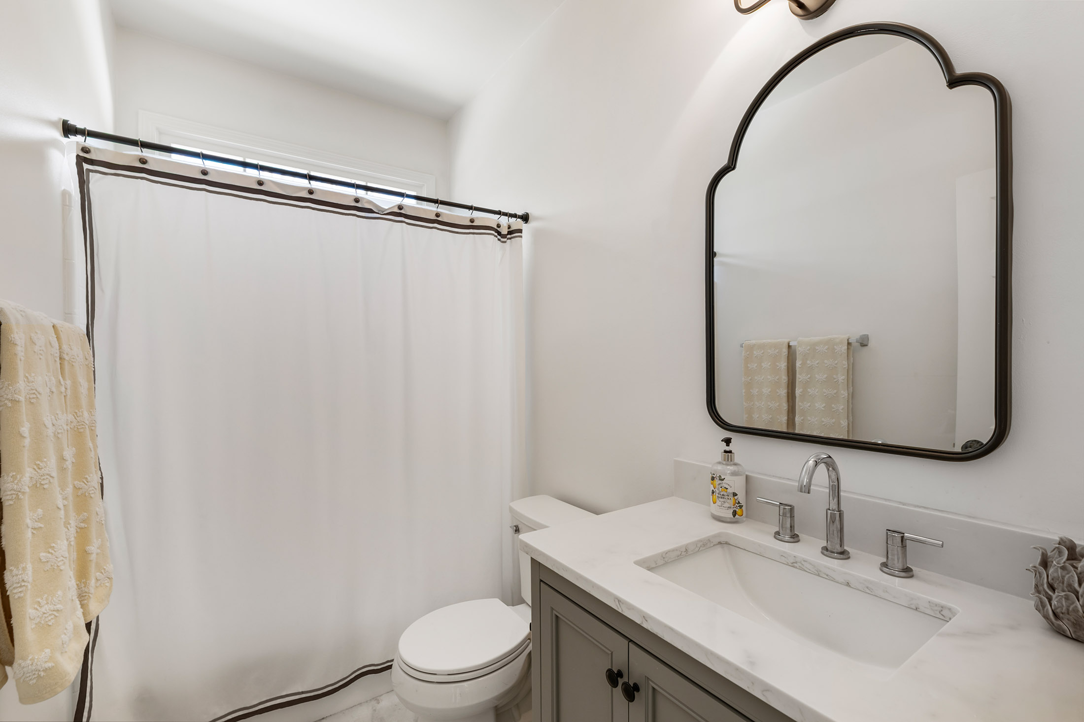  Charming Home Offers the Perfect Blend of Charm, Function, and Location - 物件實景