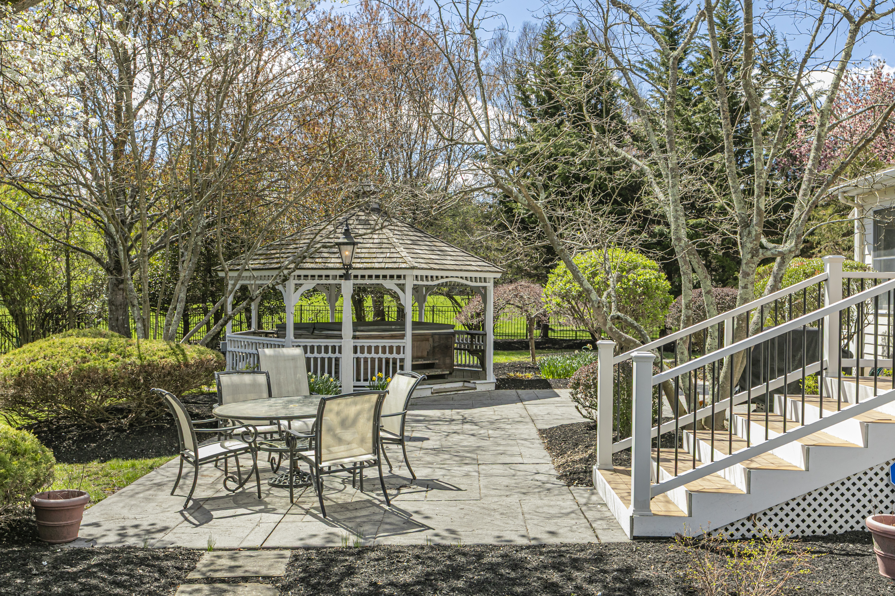  Newly Updated Ettl Farm Home on an Exceptional Lot - 物件實景