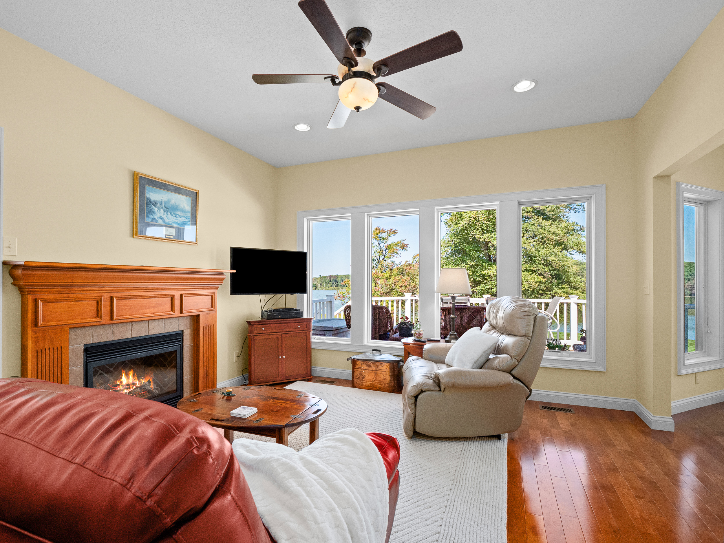  Stunning Updated Ranch with Finished Walk-Out Lower Level - 物件實景