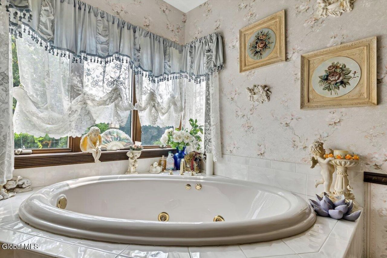 Greenville, New York, 12083, United States, 3 Bedrooms Bedrooms, ,3 BathroomsBathrooms,Residential,For Sale,1908320