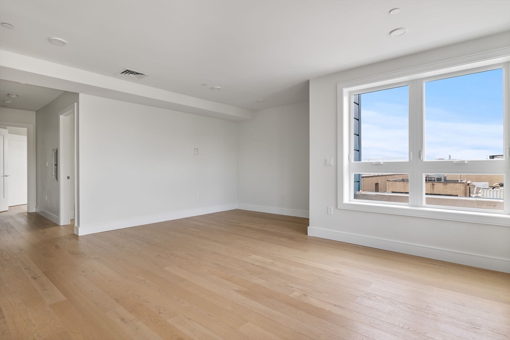 Boston, Massachusetts, 02128, United States, 2 Bedrooms Bedrooms, ,2 BathroomsBathrooms,Residential,For Sale,1981806