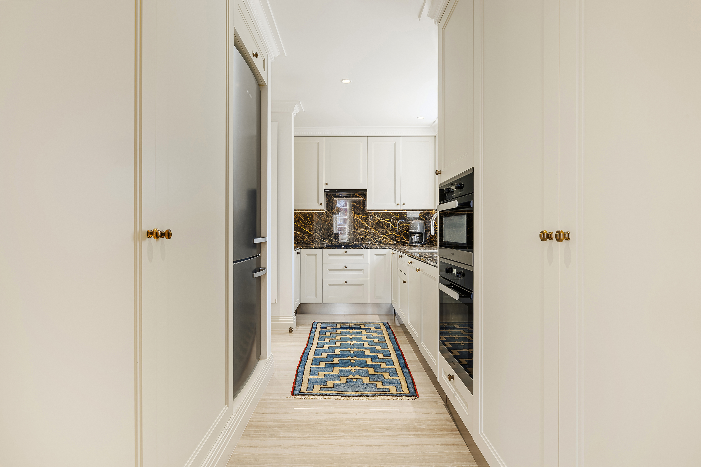  A Beautifully Refurbished Lateral Apartment with Balcony on Pont Street - 物件實景