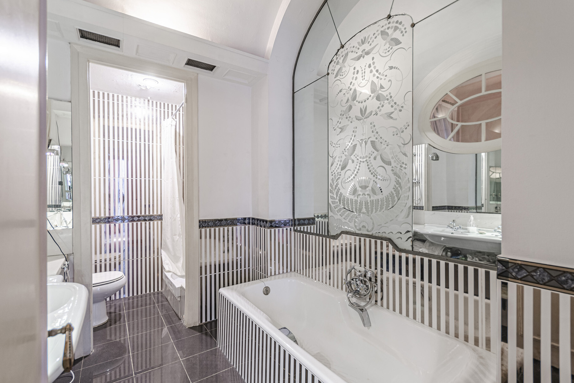  Stately main house with period details in Eixample Dret - 物件實景