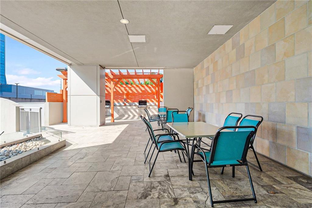 Atlanta, Georgia, 30326, United States, 2 Bedrooms Bedrooms, ,3 BathroomsBathrooms,Residential,For Sale,1949751