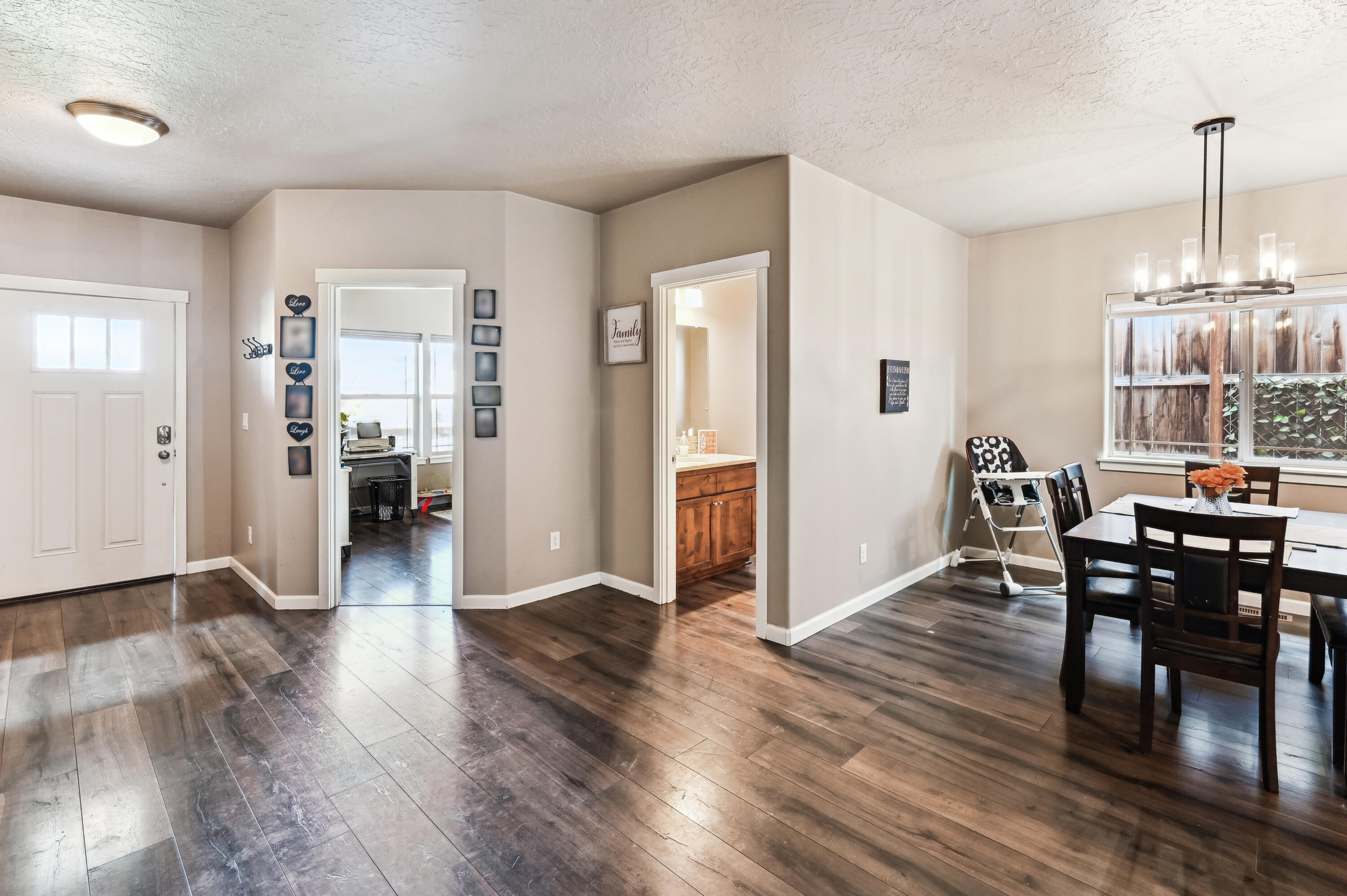 Redmond, Oregon, 97756, United States, 4 Bedrooms Bedrooms, ,3 BathroomsBathrooms,Residential,For Sale,1770354