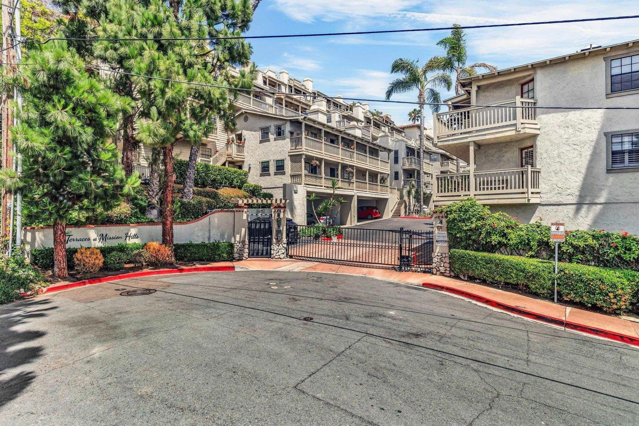 San Diego, California, 92110, United States, 2 Bedrooms Bedrooms, ,2 BathroomsBathrooms,Residential,For Sale,1996834