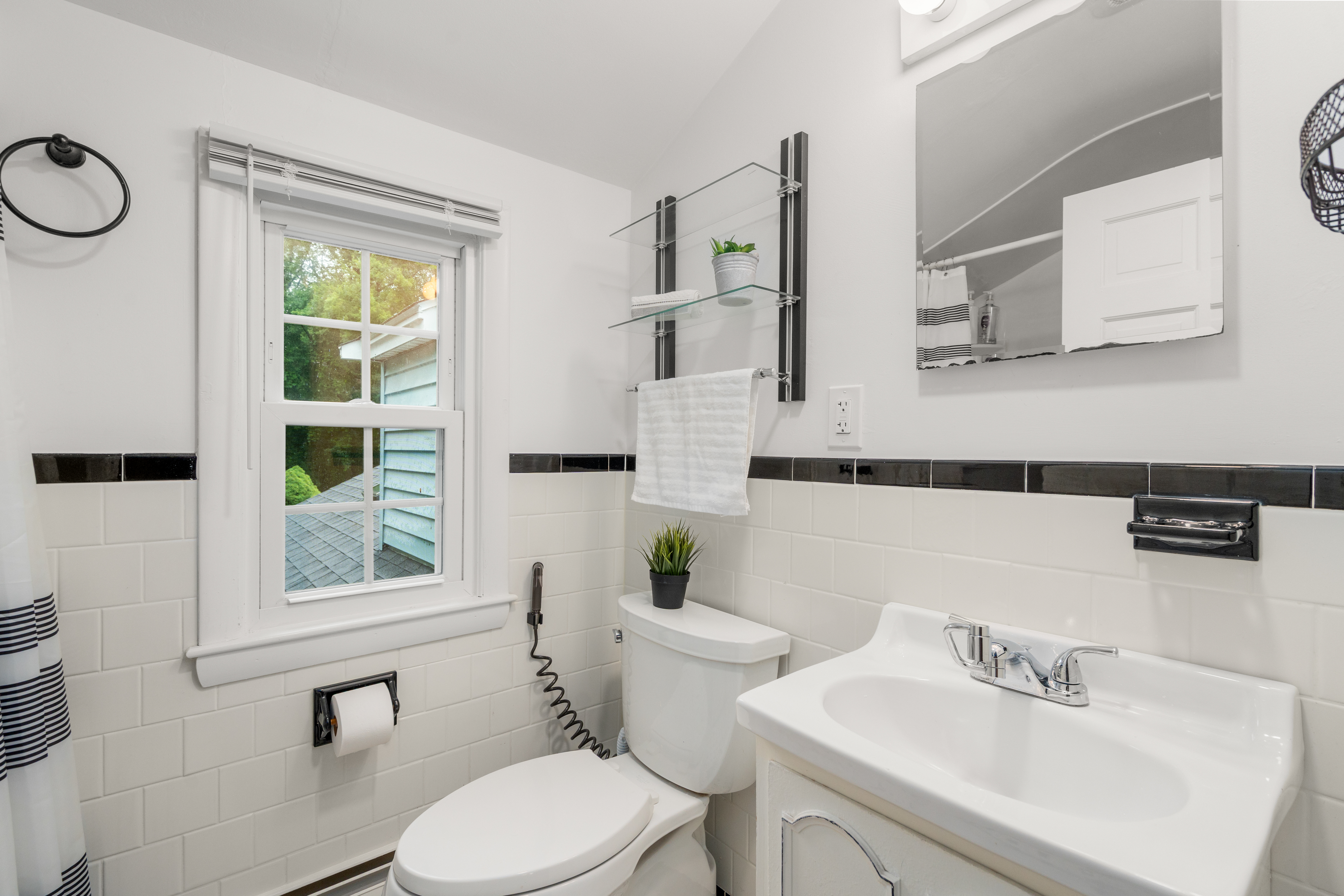  10 Locust Street, Burlington, MA, 01803 - 物件實景