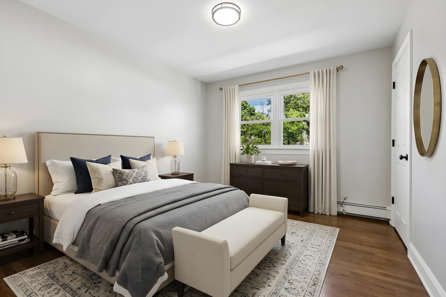  Thoughtfully Updated Two Family Home - 物件實景