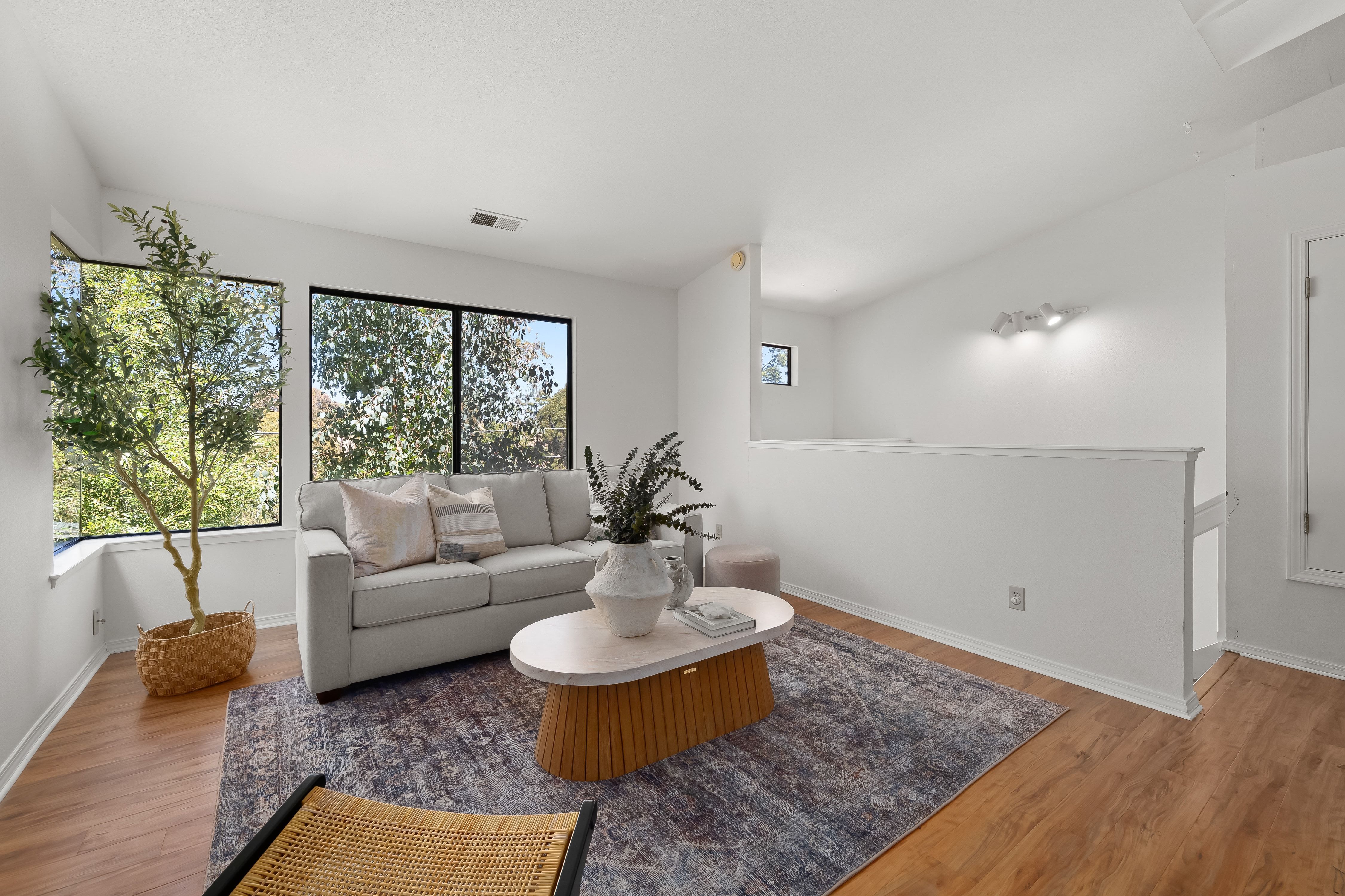  Inviting Lodge Hill Residence Embracing Light, Views, and Nature - 物件實景