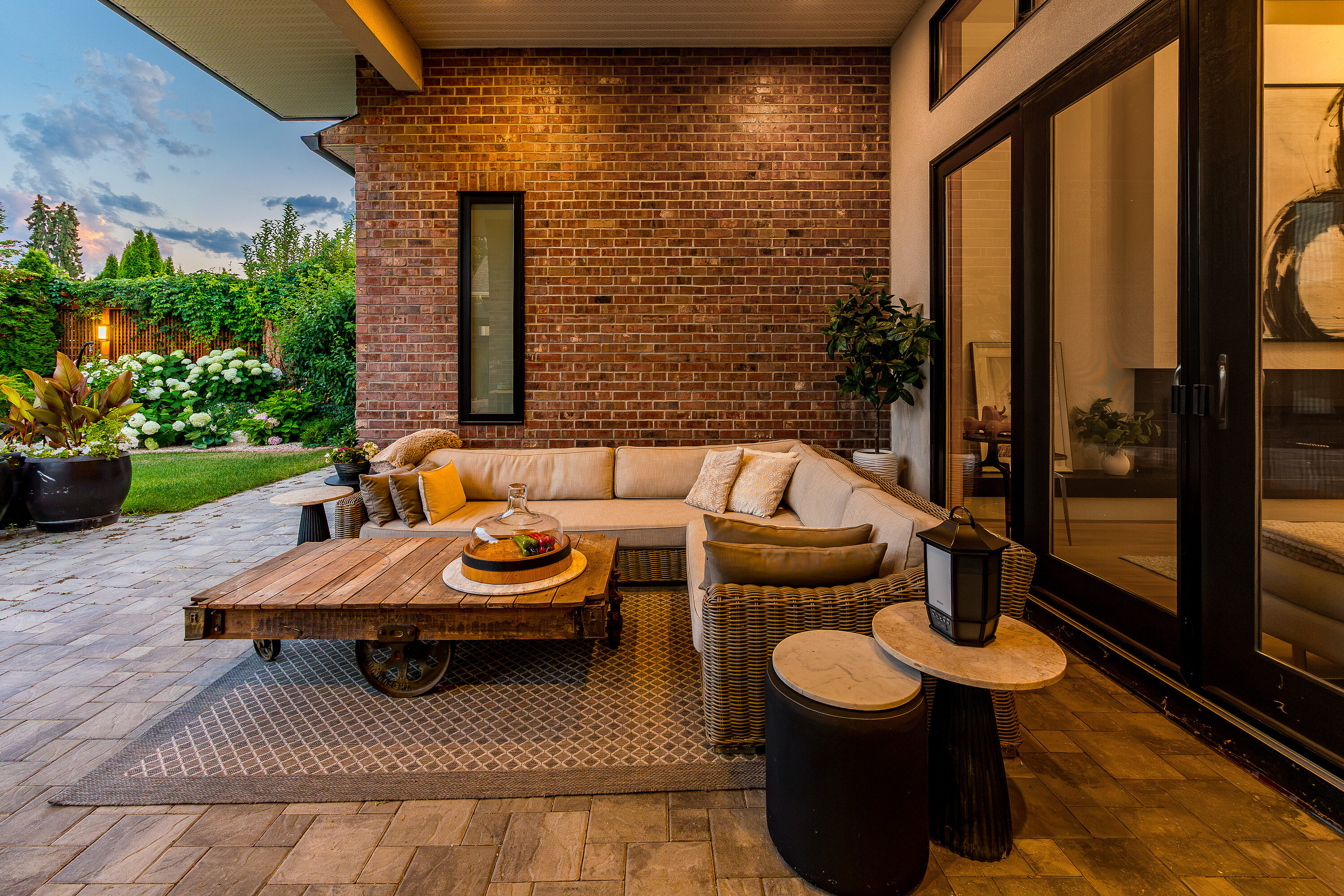  Stunning Modern Home - 物件實景