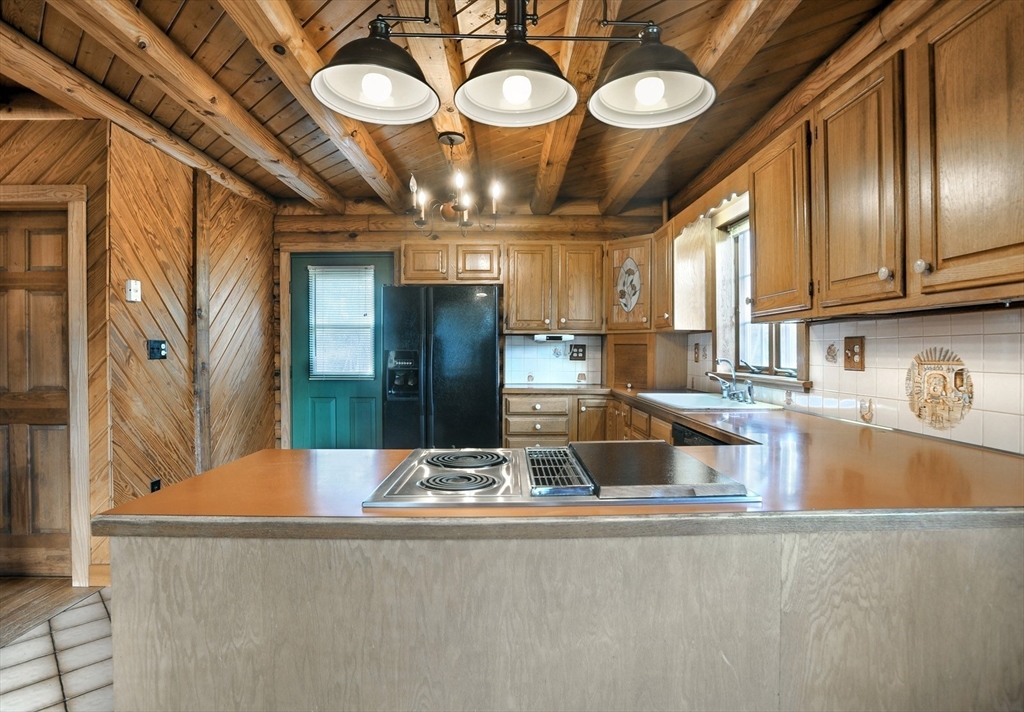 Hanson, Massachusetts, 02341, United States, 4 Bedrooms Bedrooms, ,2 BathroomsBathrooms,Residential,For Sale,2000773