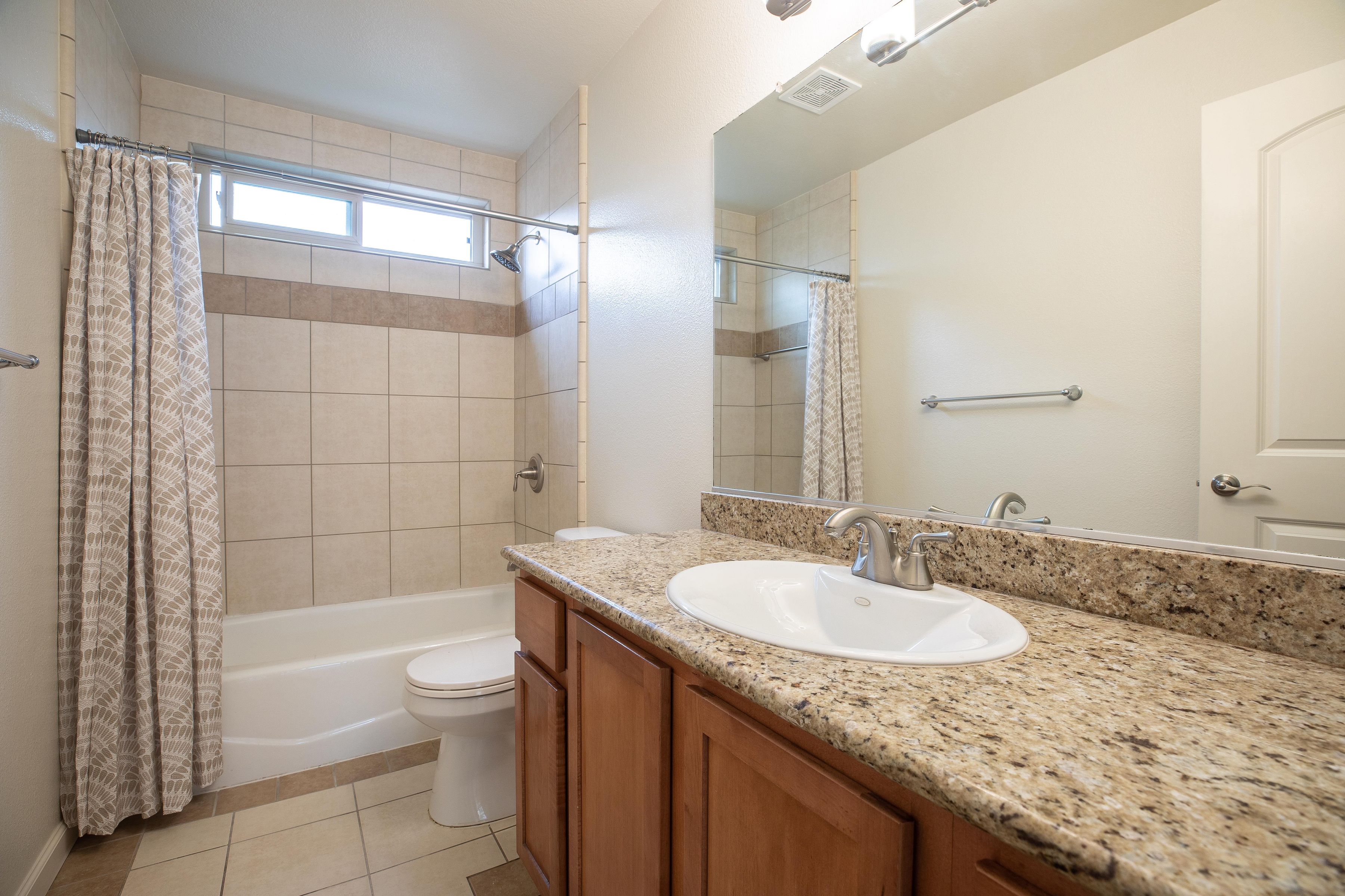  300 Glenwood Circle - 物件實景