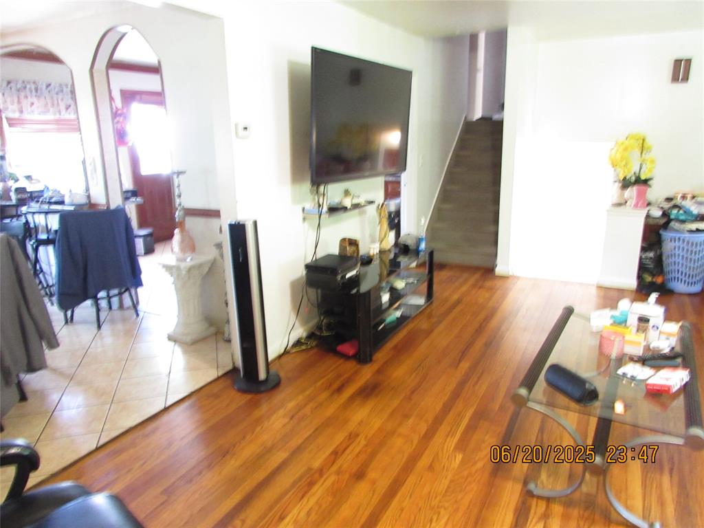 Yonkers, New York, 10710, United States, 3 Bedrooms Bedrooms, ,3 BathroomsBathrooms,Residential,For Sale,1978915