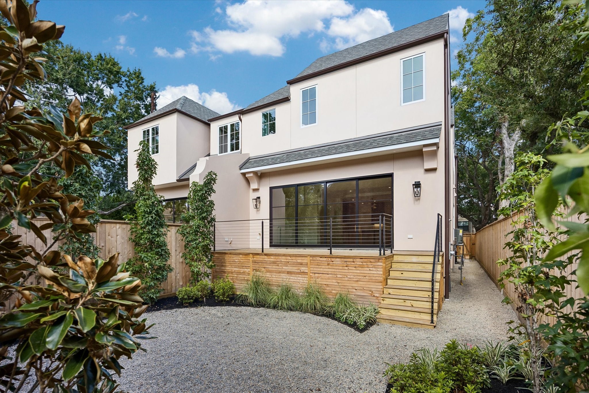 6718 Belmont St, Houston, TX 77005