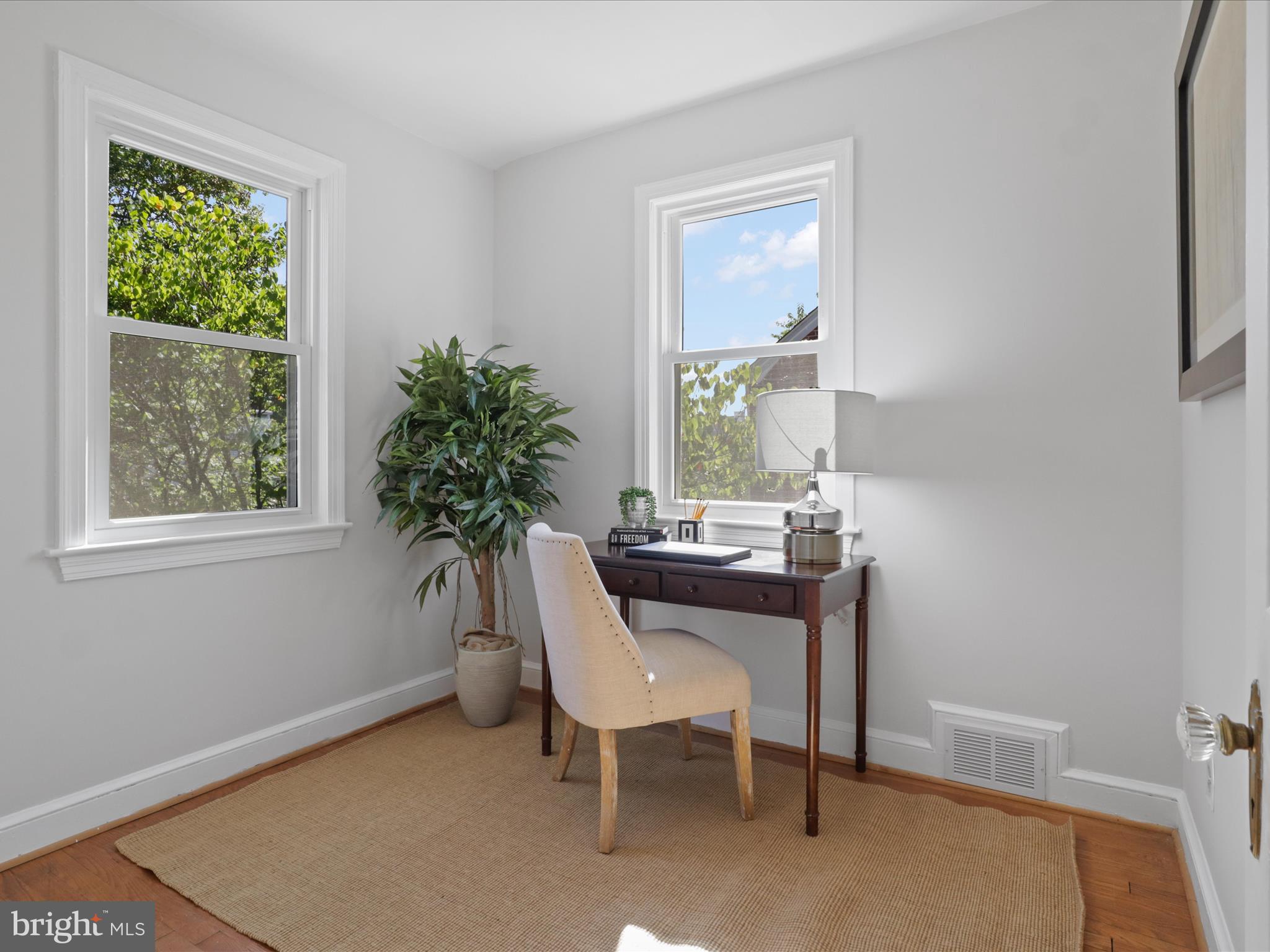 Arlington, Virginia, 22207, United States, 3 Bedrooms Bedrooms, ,3 BathroomsBathrooms,Residential,For Sale,1979007