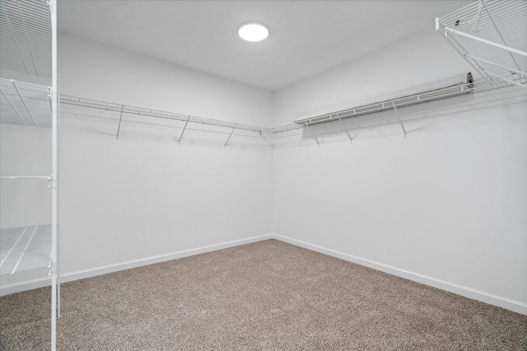  Completely Remodeled Four Bedroom Home on Oversized Lot - 物件實景