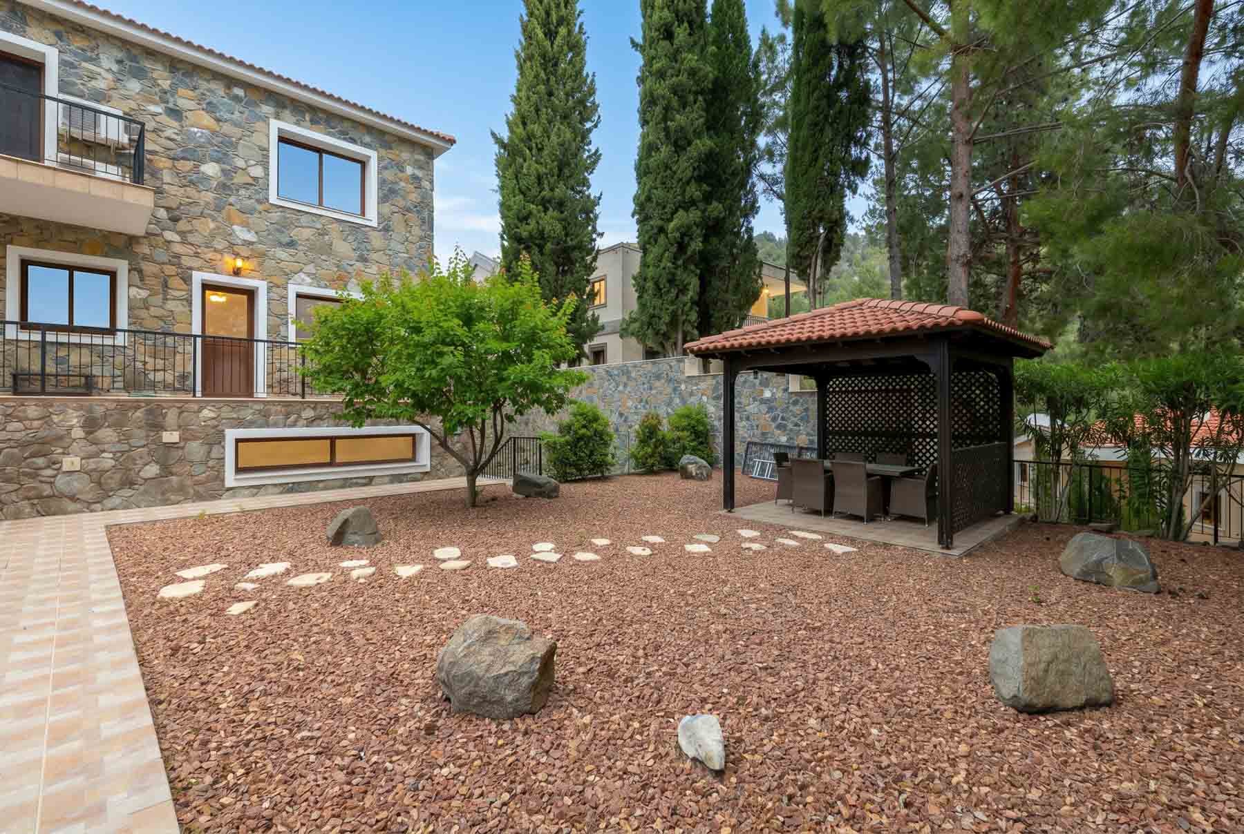  5 Bedroom Stone Villa with Pool near Troodos in Moniatis, Limassol - 物件實景