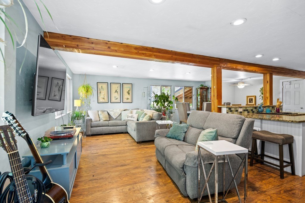 McCall, Idaho, 83638, United States, 3 Bedrooms Bedrooms, ,2 BathroomsBathrooms,Residential,For Sale,2049028