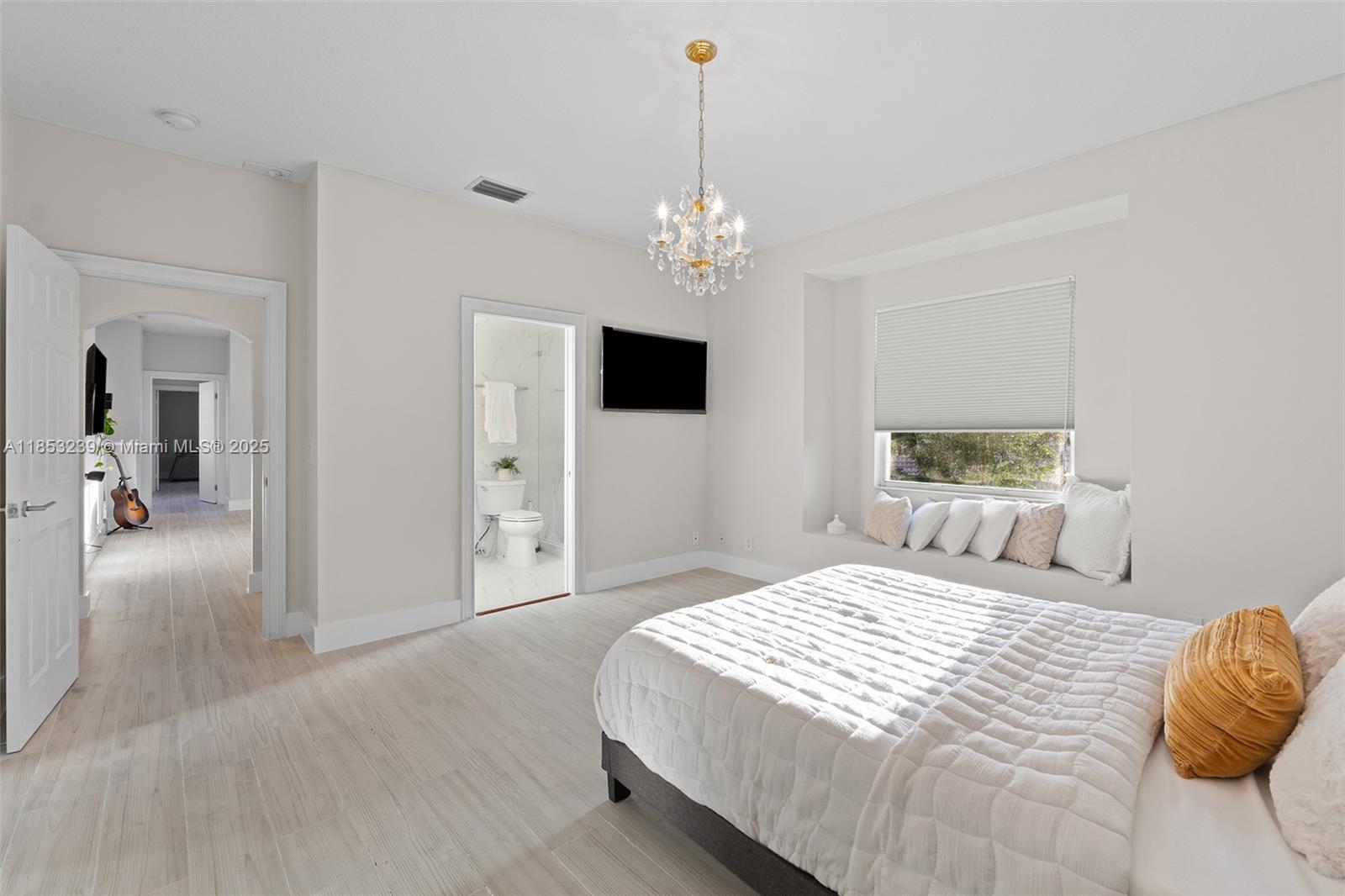 Weston, Florida, 33327, United States, 5 Bedrooms Bedrooms, ,6 BathroomsBathrooms,Residential,For Sale,1919791
