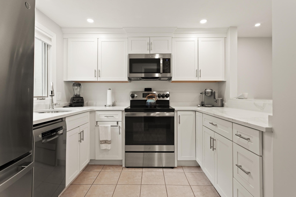North Andover, Massachusetts, 01845, United States, 2 Bedrooms Bedrooms, ,2 BathroomsBathrooms,Residential,For Sale,1856023