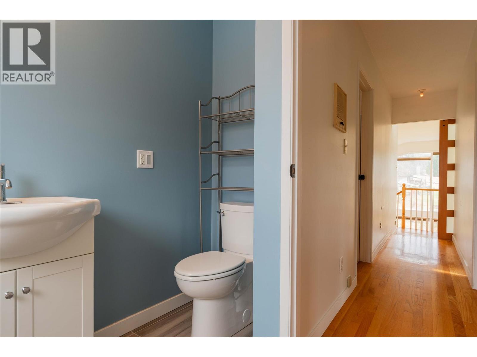 APPLEDALE, British Columbia, V0G 2J0, CA, 5 Bedrooms Bedrooms, ,2 BathroomsBathrooms,Residential,For Sale,1946998