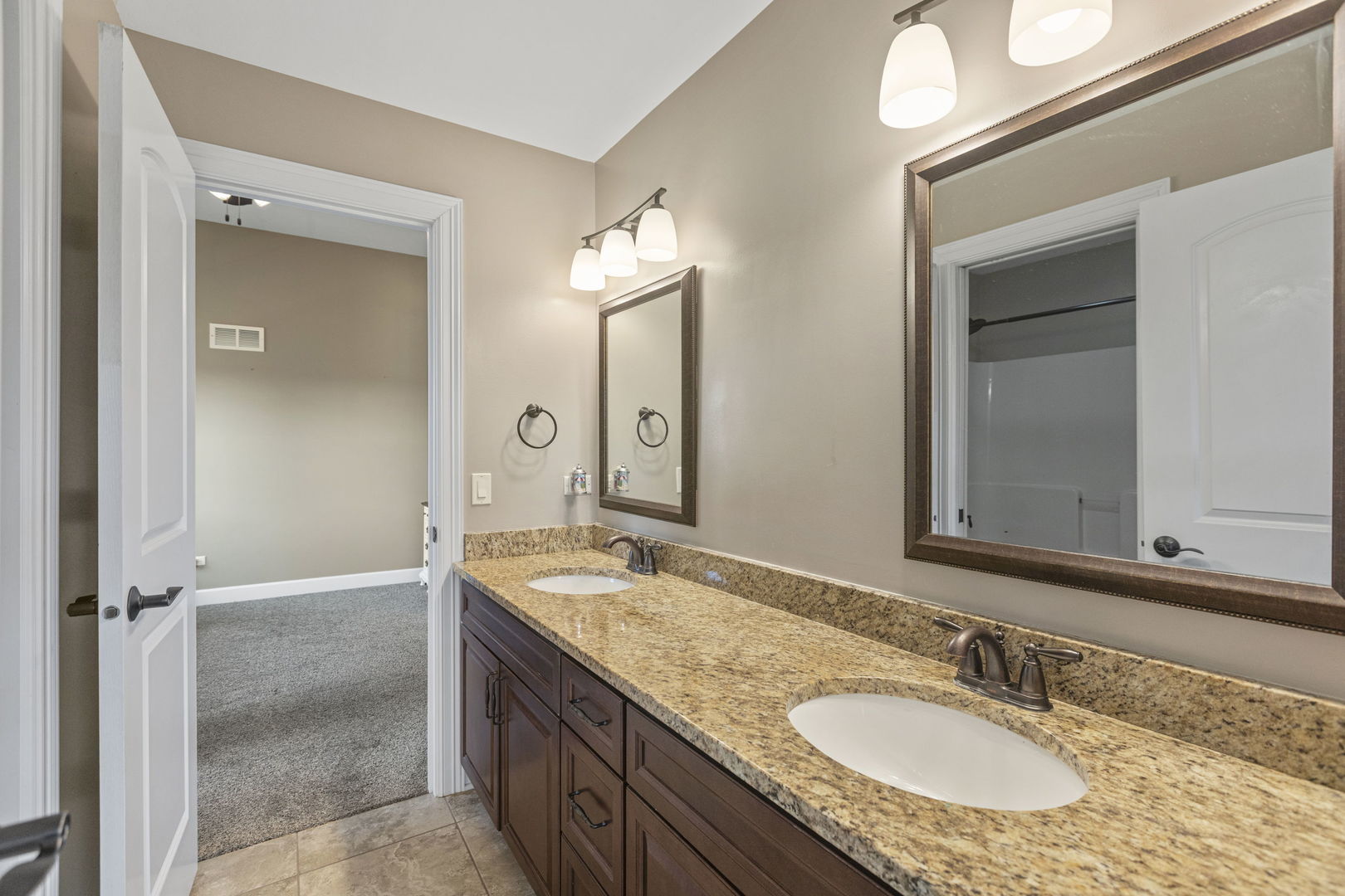 Plainfield, Illinois, 60586, United States, 4 Bedrooms Bedrooms, ,4 BathroomsBathrooms,Residential,For Sale,1989216