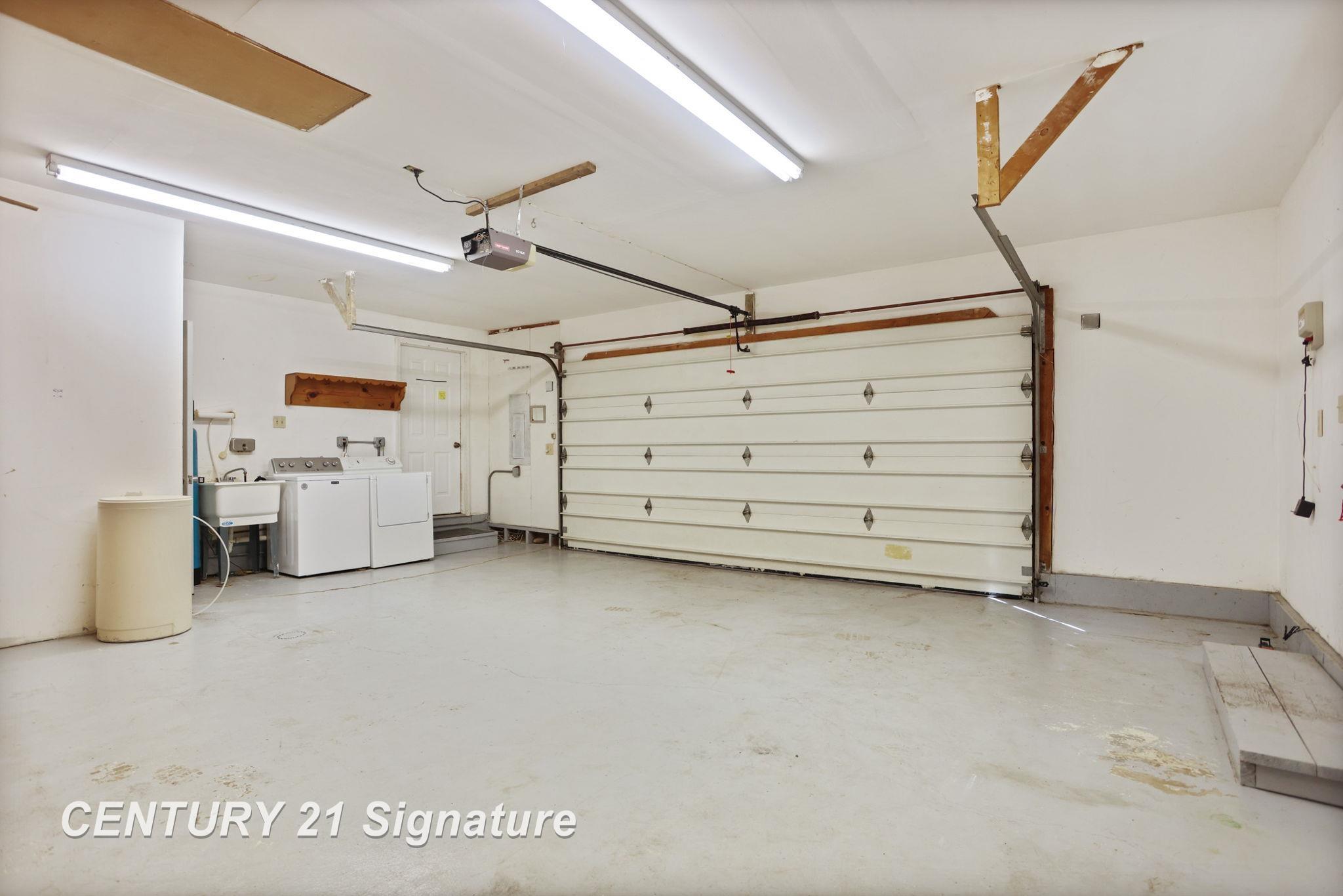 Chesaning, Michigan, 48616, United States, 4 Bedrooms Bedrooms, ,3 BathroomsBathrooms,Residential,For Sale,1980512