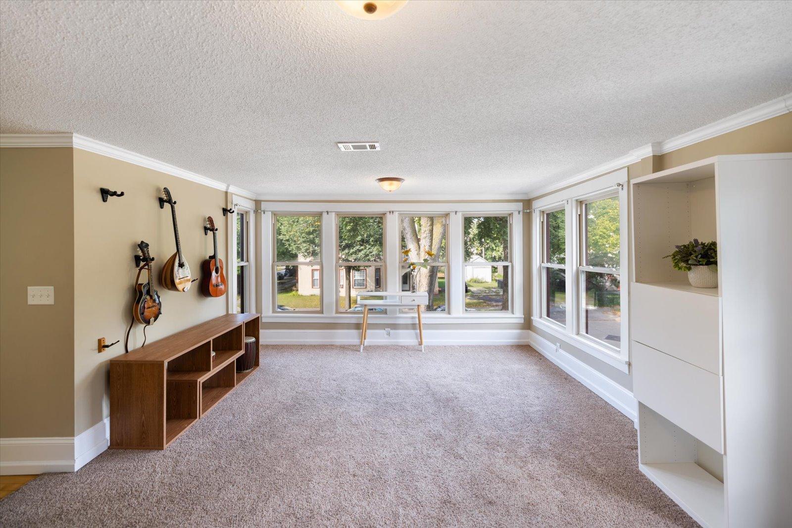 Minneapolis, Minnesota, 55418, United States, 4 Bedrooms Bedrooms, ,2 BathroomsBathrooms,Residential,For Sale,1970458