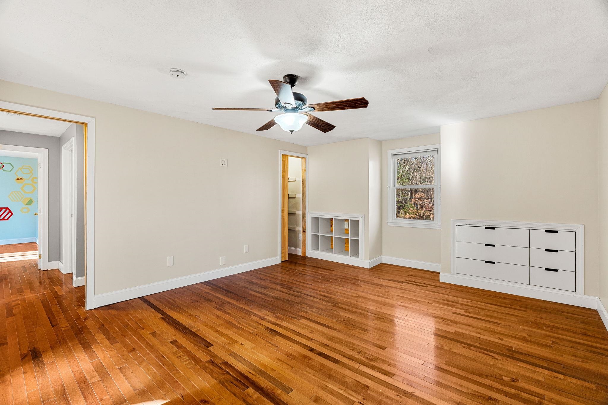 Londonderry, New Hampshire, 03053, United States, 3 Bedrooms Bedrooms, ,4 BathroomsBathrooms,Residential,For Sale,2002282