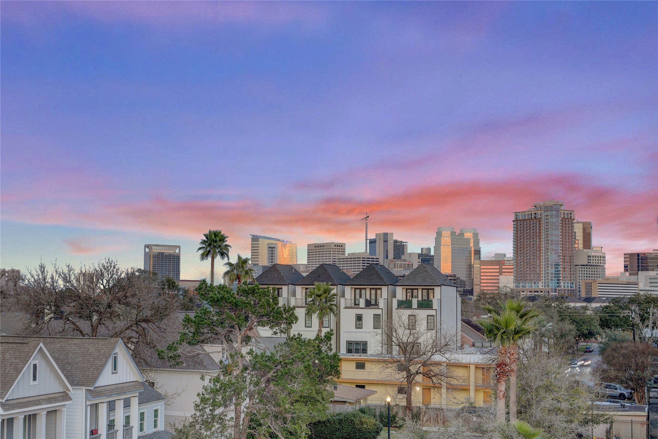  2435 Sheridan Street - 物件實景