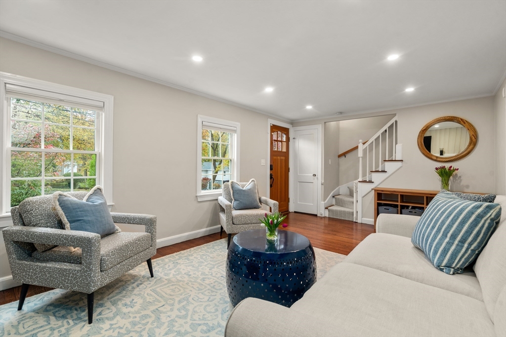 Needham, Massachusetts, 02492, United States, 4 Bedrooms Bedrooms, ,2 BathroomsBathrooms,Residential,For Sale,1987810