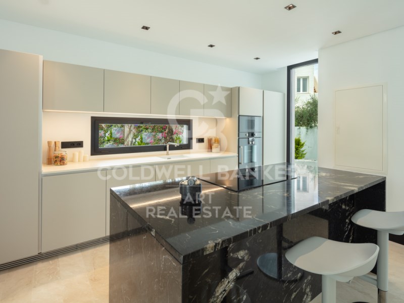 Marbella, Andalusia, ES, 5 Bedrooms Bedrooms, ,6 BathroomsBathrooms,Residential,For Sale,1804123