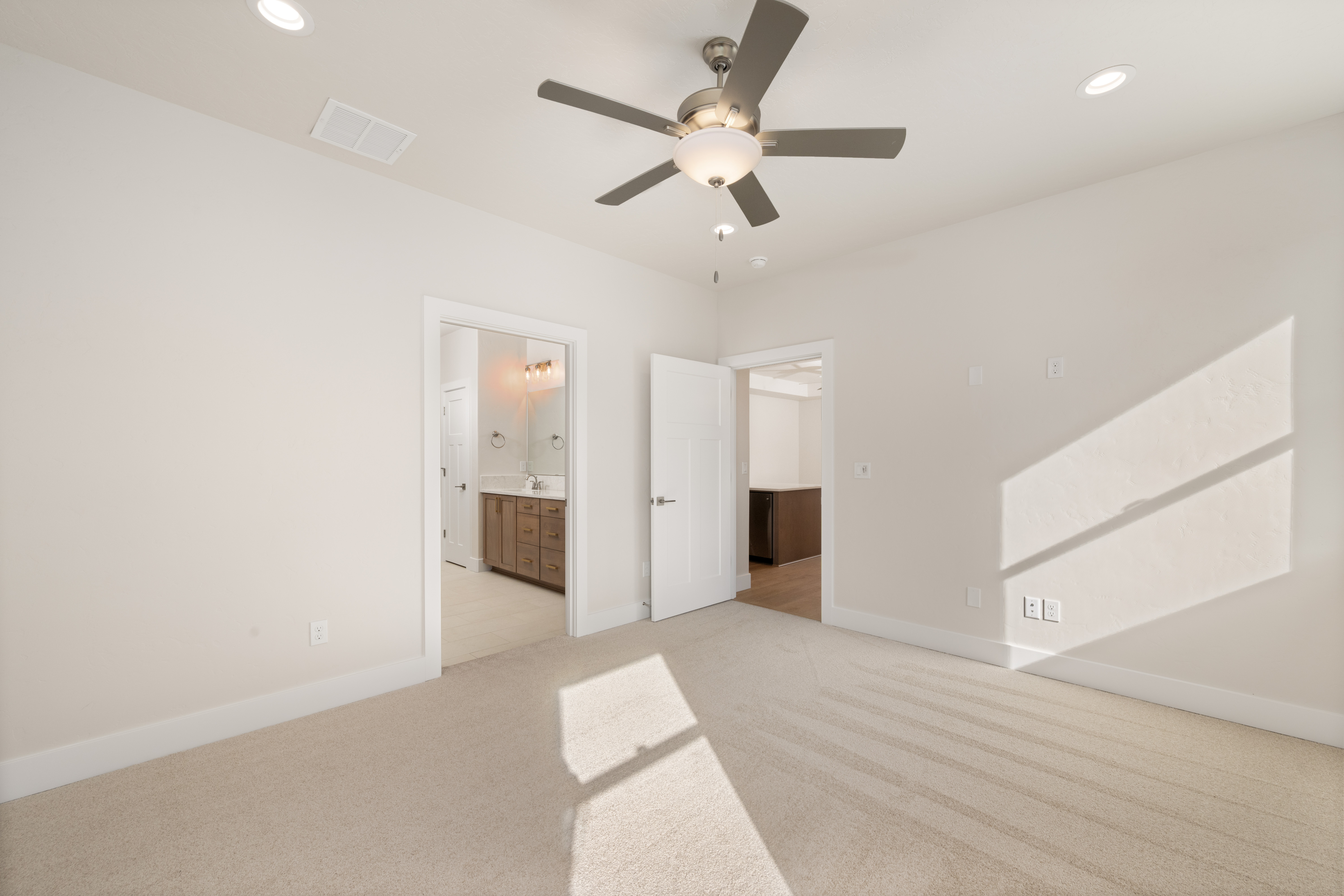  Apple Valley Gem with4 Beds and Custom Finishes - 物件實景