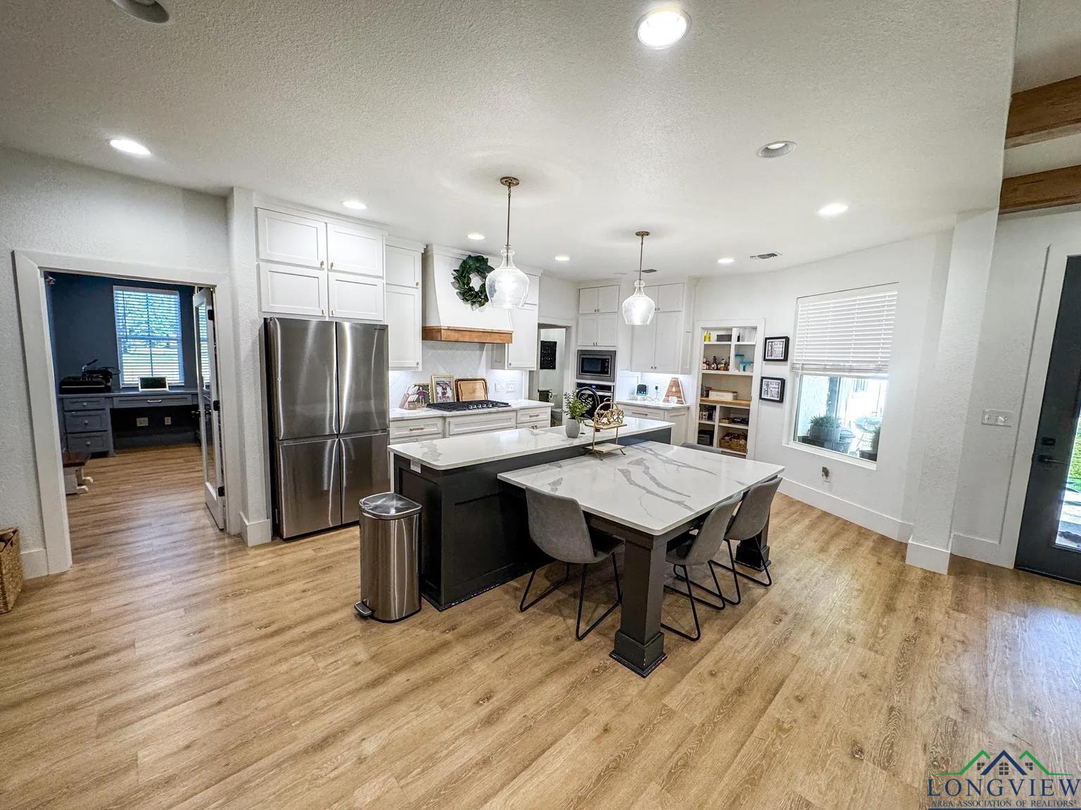 Texarkana, Texas, 75503, United States, 4 Bedrooms Bedrooms, ,4 BathroomsBathrooms,Residential,For Sale,1980394