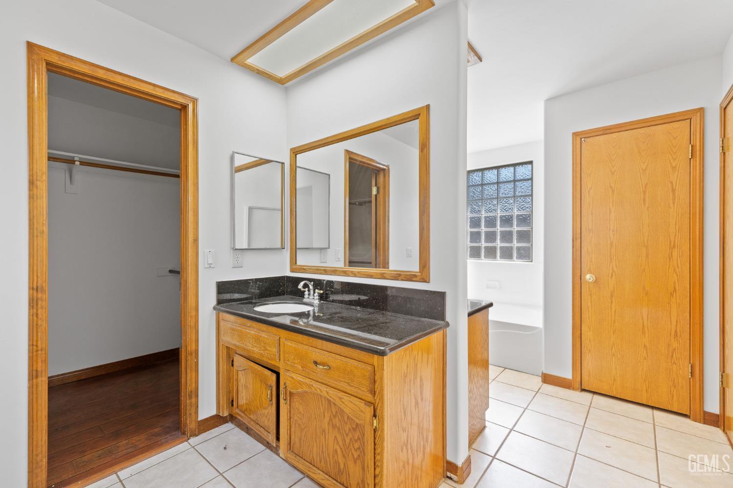 Bakersfield, California, 93311, United States, 5 Bedrooms Bedrooms, ,3 BathroomsBathrooms,Residential,For Sale,1941584